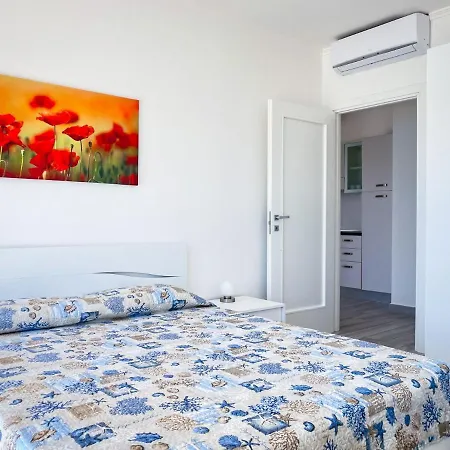 Villa Fronte Mare 20 *